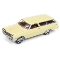 Johnny Lightning 1:64 Scale Classic Gold Collections 1972 Oldsmobile Cutlass 4421965 Chevrolet Chevelle Wagon (2 Doors)