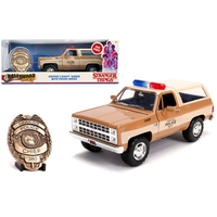 Hollywood Rides 1:24 SCALE STRANGER THINGS BADGE WITH 1980 CHEVY BLAZER