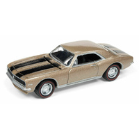 Johnny Lightning 1:64 Scale Muscles Cars USA 1967 Chevy Camaro Z28 - Granada Gold Poly