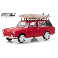Greenlight 1:64 Scale The Hobby Shop Series 5 1962 Volkswagen Type 3 Squareback with Roof Rack and Surfboards (Red)