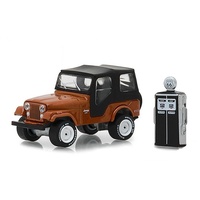 Greenlight 1:64 Scale The Hobby Shop Series 5 1974 Jeep CJ-5 copper metallic With Vintage Gas Pump