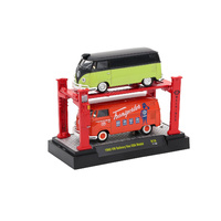 M2 Machines Auto-Lift 1:64 Scale - 1960 VW Delivery Van USA Model Release 16