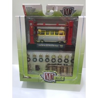 M2 Machines 1:64 Scale Model Kit - 1959 VW Microbus Deluxe USA Model R08 - CHASE