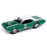 Johnny Lightning 1:64 Scale Street Freaks 2019 Release 2B -Spoilers- Custom 1967 Olds Cutlass (Green)
