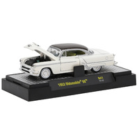 M2 Machines Auto-Thentics 1:64 Scale R41 -1953 OLDSMOBILE 98 - WHITE WITH BROWN TOP