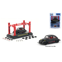 M2 Machines 1:64 Model-Kit Auto-Lift Release 22 - 1967 VW Beetle Deluxe USA Model