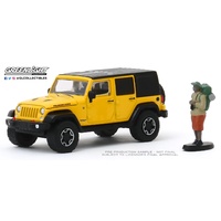 Greenlight 1:64 Scale The Hobby Shop Series 8 - 2015 Jeep Wrangler Unlimited Rubicon Hard Rock with Backpacker