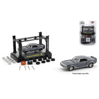 M2 Machines 1:64 Model-Kit Auto-Lift Release 32 - 1967 Chevrolet Camaro SS/RS 396