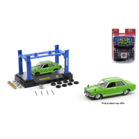 M2 Machines 1:64 Model-Kit Auto-Lift Release 32 - 1970 Datsun 510