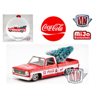 M2 Machines 1:64 MiJo Exclusives - Coca-Cola Ornament - 1973 Chevrolet Fleetline with tree - Two-tone Candy Red/White - Limited