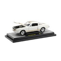 M2 Machines 1:24 - Release 75A - 1966 Shelby G.T.350H (Cream white with gold stripes) - Limited to 5880 pieces)