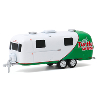 Greenlight 1:64 Hitched Homes Series 8 - Turtle Wax - 1971 Airstream Double-Axle Land Yacht Safari
