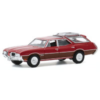 Greenlight 1:64 Estate Wagons Series 5 - 1971 Oldsmobile Vista Cruiser in Matador Red with Woodgrain