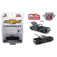 M2 Machines 1:64 Mijo Exclusives - Auto Trucks 1973 Chevrolet Custom Deluxe 10 " Black Widow " Limited 6,000 Pcs