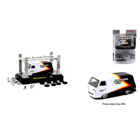 M2 Machines 1:64 Model-Kit Auto-Lift Release 33 - 1965 Ford Econoline Van