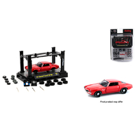 M2 Machines 1:64 Model-Kit Auto-Lift Release 33 - 1971 Chevrolet Camaro SS 396