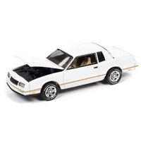 Johnny Lightning 1:64 Classic Gold Release 2 Version A - 1987 Chevrolet Monte Carlo SS (White w/Gold Striping)