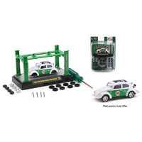 M2 Machines 1:64 Model-Kit Auto-Lift Release 35 - Turtle Wax - 1956 Volkswagen Beetle Deluxe USA Model