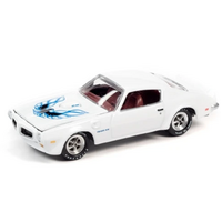 Johnny Lightning 1:64 Muscle Cars USA 2020 Release 24 1973 Pontiac Trans Am (Cameo White with Blue & Black Bird Graphics on Hood)