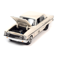 Johnny Lightning 1:64 Muscle Cars USA 2021 Release 1 Version B - 1964 Ford Thunderbolt "Tasca" Ford Tribute Wimbledon White with Race Graphics