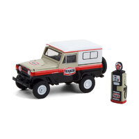 Greenlight 1:64 The Hobby Shop Series 10  - Texaco with Vintage Texaco Gas Pump - 1967 Nissan Patrol