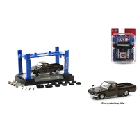 M2 Machines 1:64 Model-Kit Auto-Lift Release 38 - 1976 Datsun Truck
