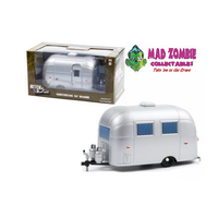 Greenlight 1:24 Hitch & Tow Trailers Series 6 - Airstream 16’ Bambi Sport in Silver with Curtains Drawn