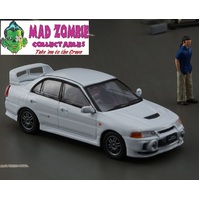 BM Creations 1:64 Scale - Mitsubishi Lancer Evolution IV ID White (RHD) (With Figure)