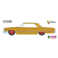 Greenlight 1:64 California Lowriders Series 4 – 1963 Chevrolet Impala SS – Gold Metallic and Red