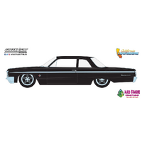 Greenlight 1:64 California Lowriders Series 4 – 1964 Chevrolet Biscayne – Black with Red Interior