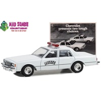 Greenlight 1/64 - Vintage Ad Cars Series 9 - 1980 Chevrolet Impala 9C1 Police “Chevrolet Presents Two Tough Choices”