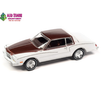 Johnny Lightning 1/64  - Muscle Cars USA 2023 Release 1 Version A - 1980 Chevrolet Monte Carlo (Gloss White w/Dark Claret Poly Roof & Hood)