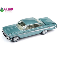 Johnny Lightning 1/64  - Classic Gold 2023 Release 2 Set B - 1961 Chevrolet Impala (Arbor Green)