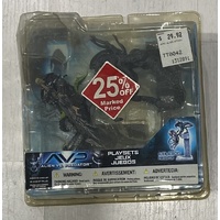Aliens vs Predator Action Figure Playset - Alien Attacks Predator - Sealed - Pre-Loved