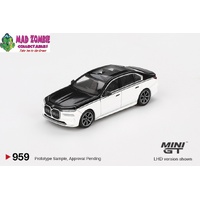Mini GT 1/64 - BMW i7 xDrive60 Alpine White / Black Sapphire - (PRE-ORDER)