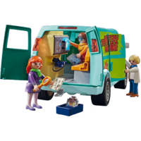 Scooby Doo:  Mystery Machine with Fred, Daphne, and Velma Action Figures