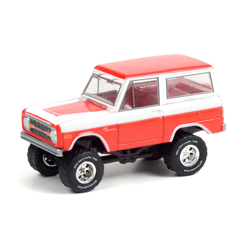 Greenlight 1:64 Barrett-Jackson 'Scottsdale Edition' Series 7 - 1977 Ford Bronco Custom (Lot #847) in Red and White