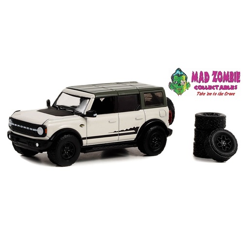 Greenlight 1/64 The Hobby Shop Series 14 - 2021 Ford Bronco Wildtrak with Spare Tires