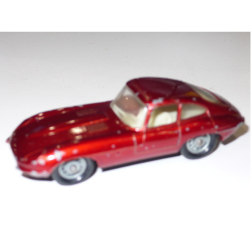 Lesney - Vintage Matchbox Lesney No. 32b E-Type Jaguar – Metallic Red – Loose