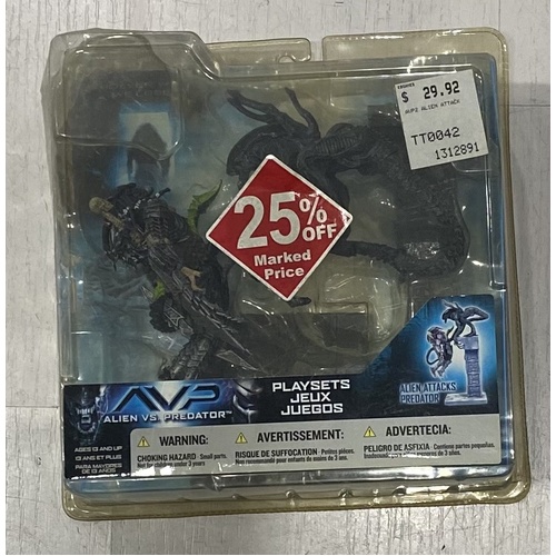 Aliens vs Predator Action Figure Playset - Alien Attacks Predator - Sealed - Pre-Loved