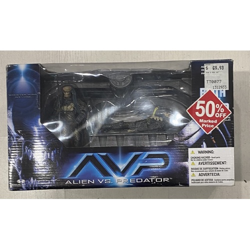 Aliens vs Predator Action Figure Playset - Birth of the Hybrid - Sealed - Pre-Loved