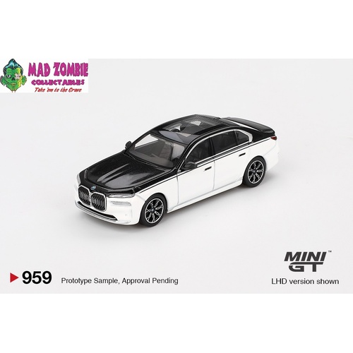Mini GT 1/64 - BMW i7 xDrive60 Alpine White / Black Sapphire - (PRE-ORDER)