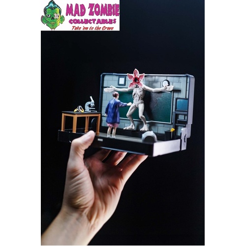 Stranger Things Console Heroes - VHS Diorama: Eleven vs. Demogorgon